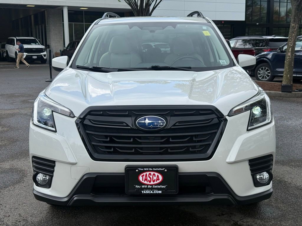 Used 2023 Subaru Forester Premium image 3