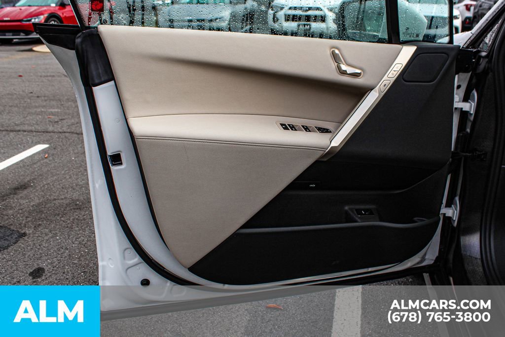 Used 2023 BMW iX xDrive50 image 39