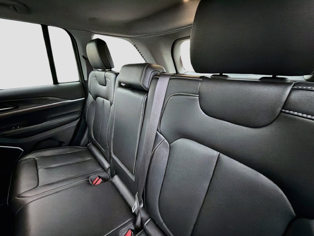 Used 2023 Jeep Grand Cherokee 4WD 4xe image 12