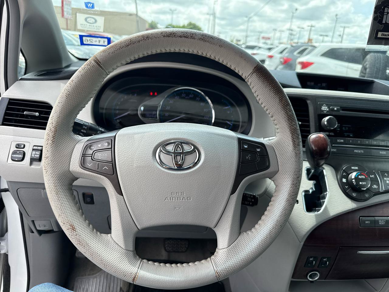 Used 2013 Toyota Sienna XLE FWD image 16