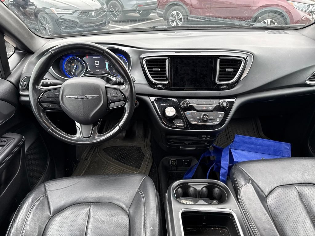 Used 2019 Chrysler Pacifica Touring-L Plus w/ S Appearance Package FWD image 18