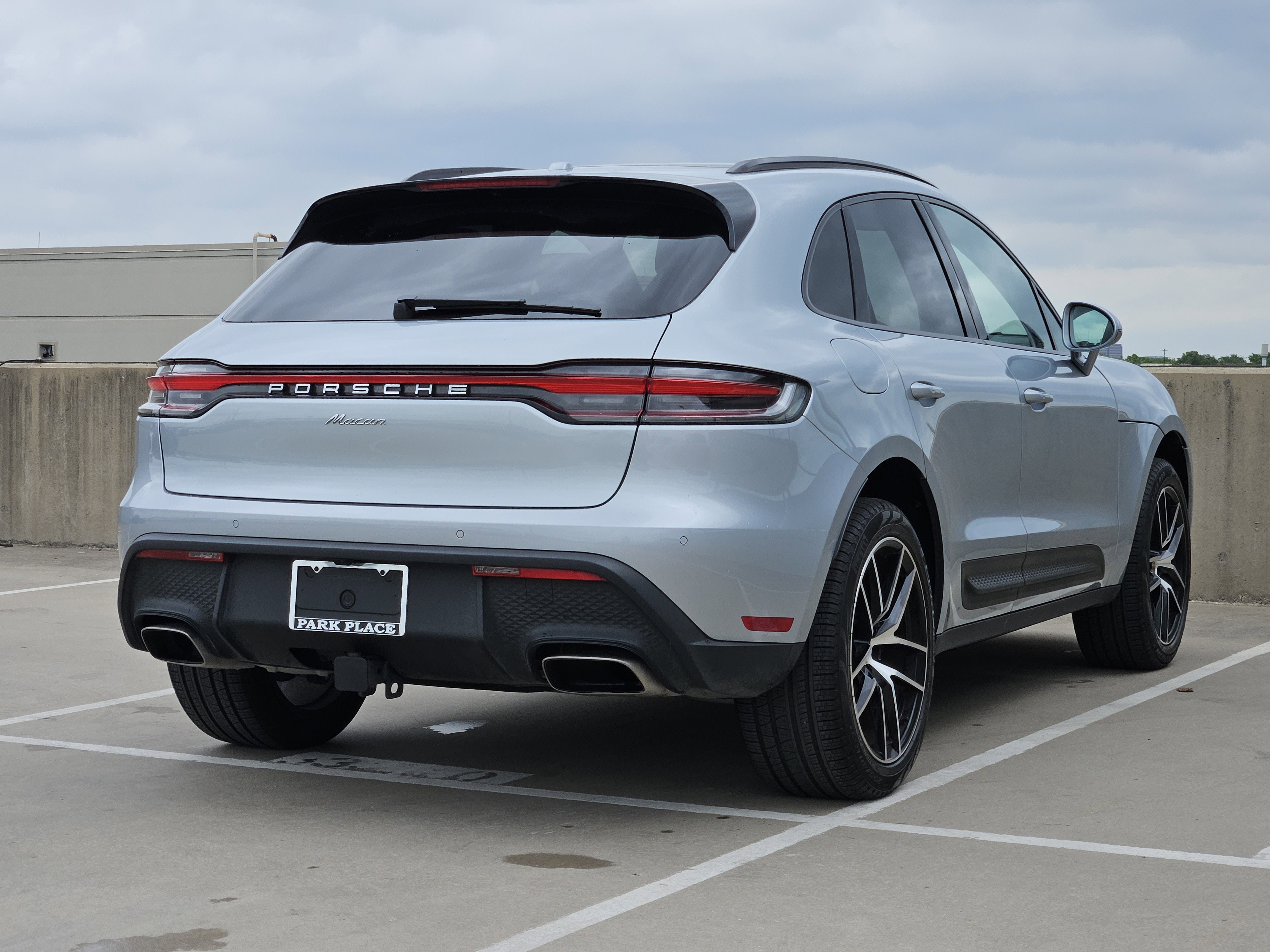 Certified 2025 Porsche Macan image 8