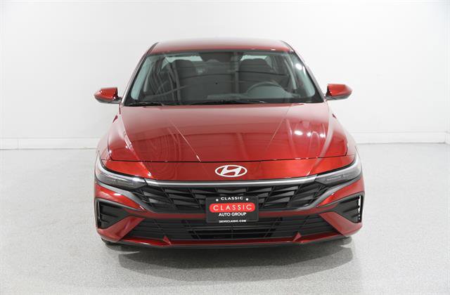 Used 2024 Hyundai Elantra SEL image 2