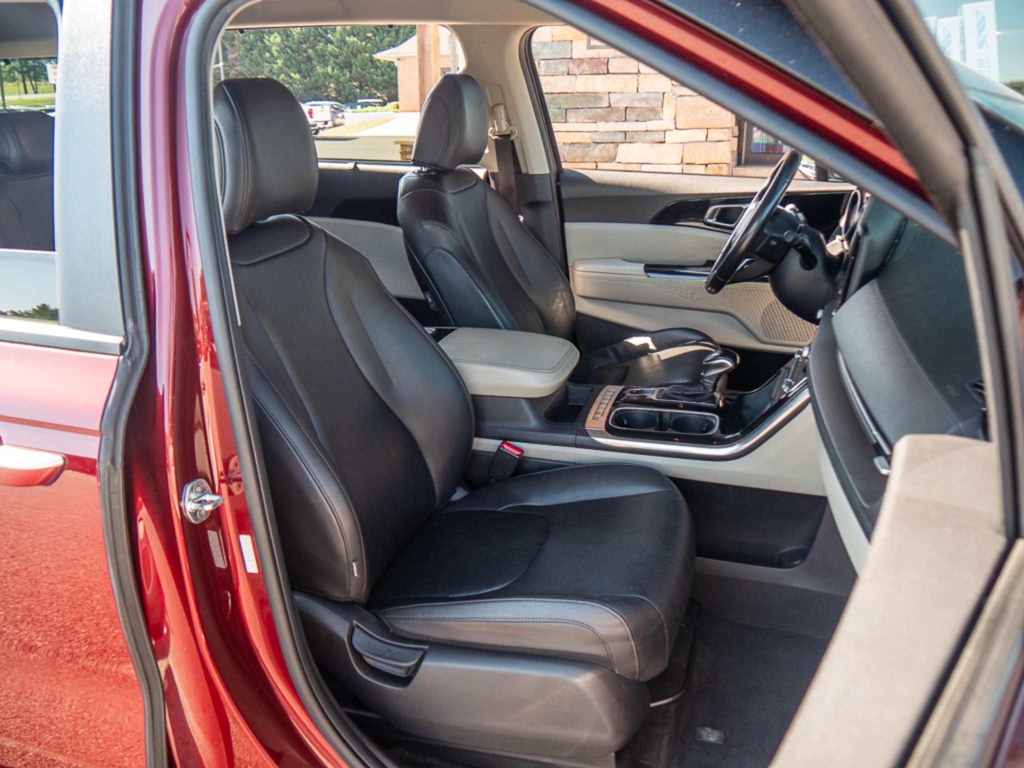 Used 2022 Kia Carnival EX FWD image 15
