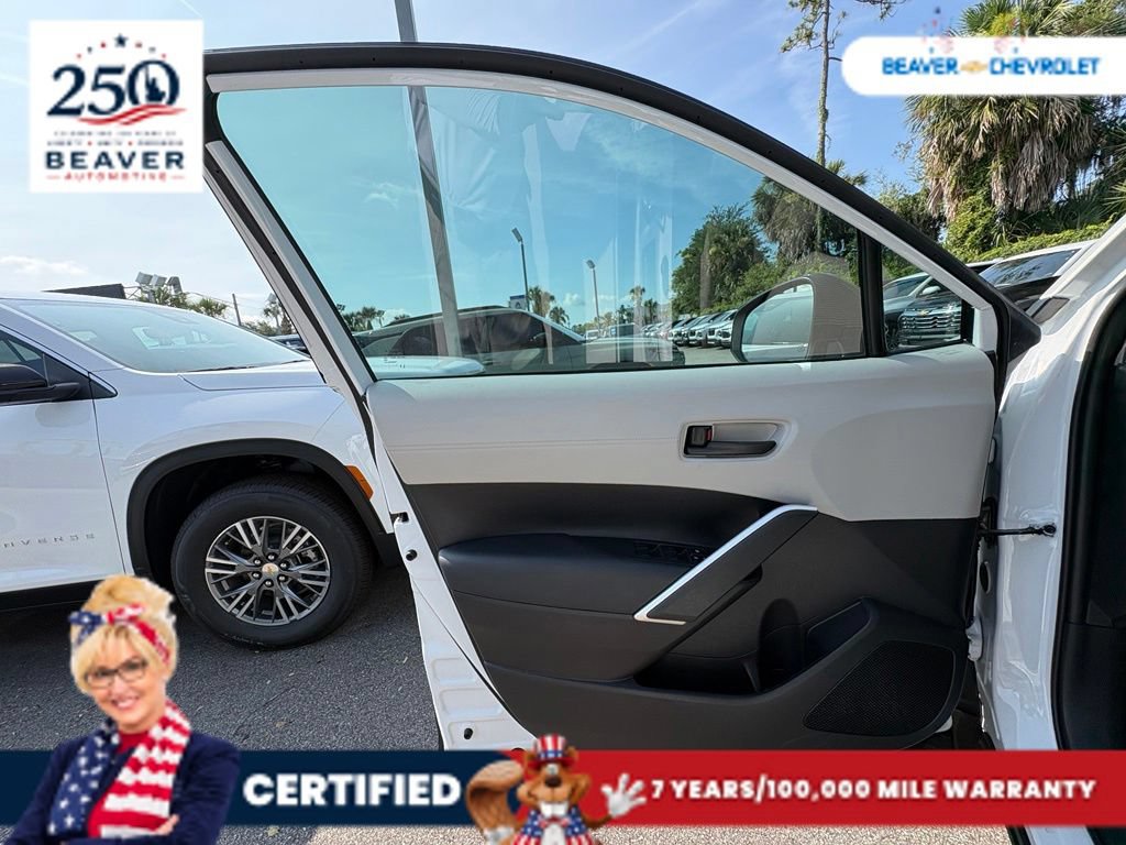 Used 2025 Toyota Corolla Cross LE FWD image 29
