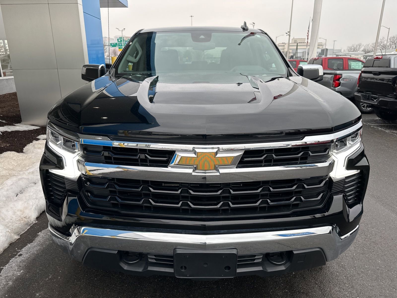 Used 2023 Chevrolet Silverado 1500 LT image 2