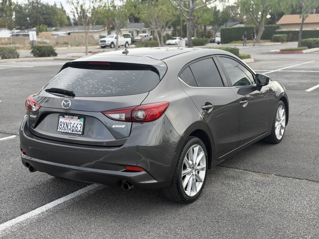 Used 2017 MAZDA MAZDA3 Touring FWD image 3