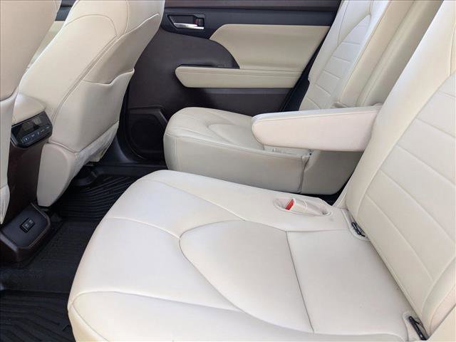 Used 2020 Toyota Highlander XLE image 14
