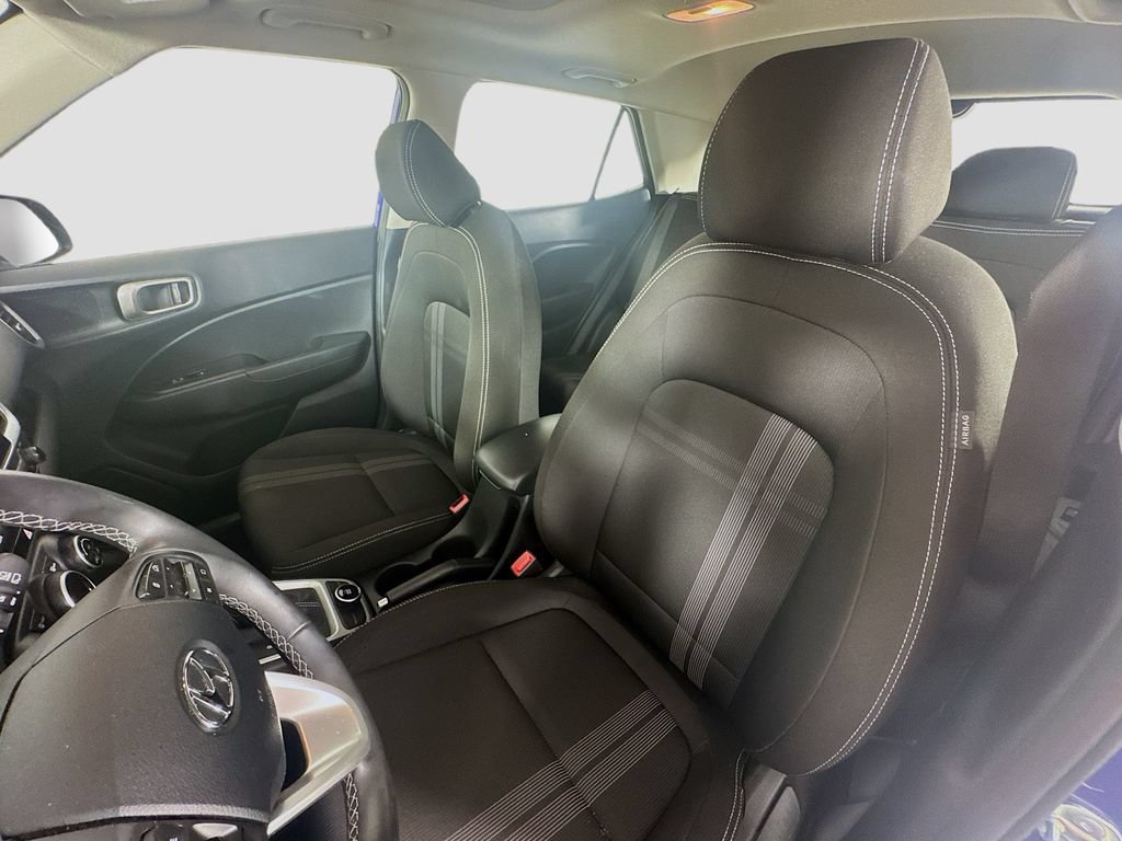 Certified 2025 Hyundai Venue SEL FWD image 20