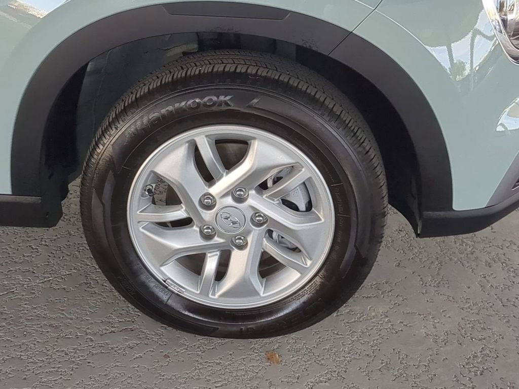 Used 2025 Hyundai Venue SE image 11