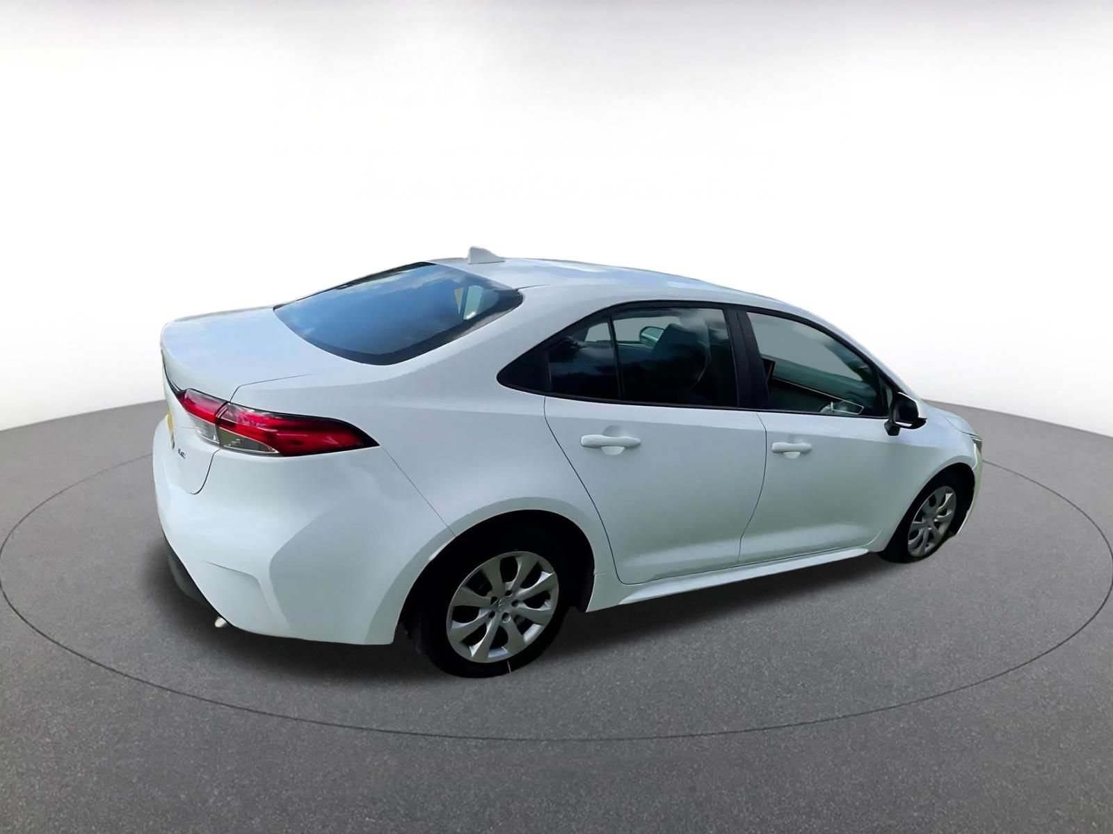 Used 2025 Toyota Corolla LE FWD image 14