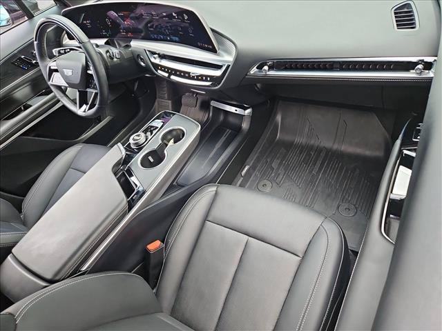 Used 2025 Cadillac Lyriq Luxury w/ LPO, Floor Liner Package RWD image 21