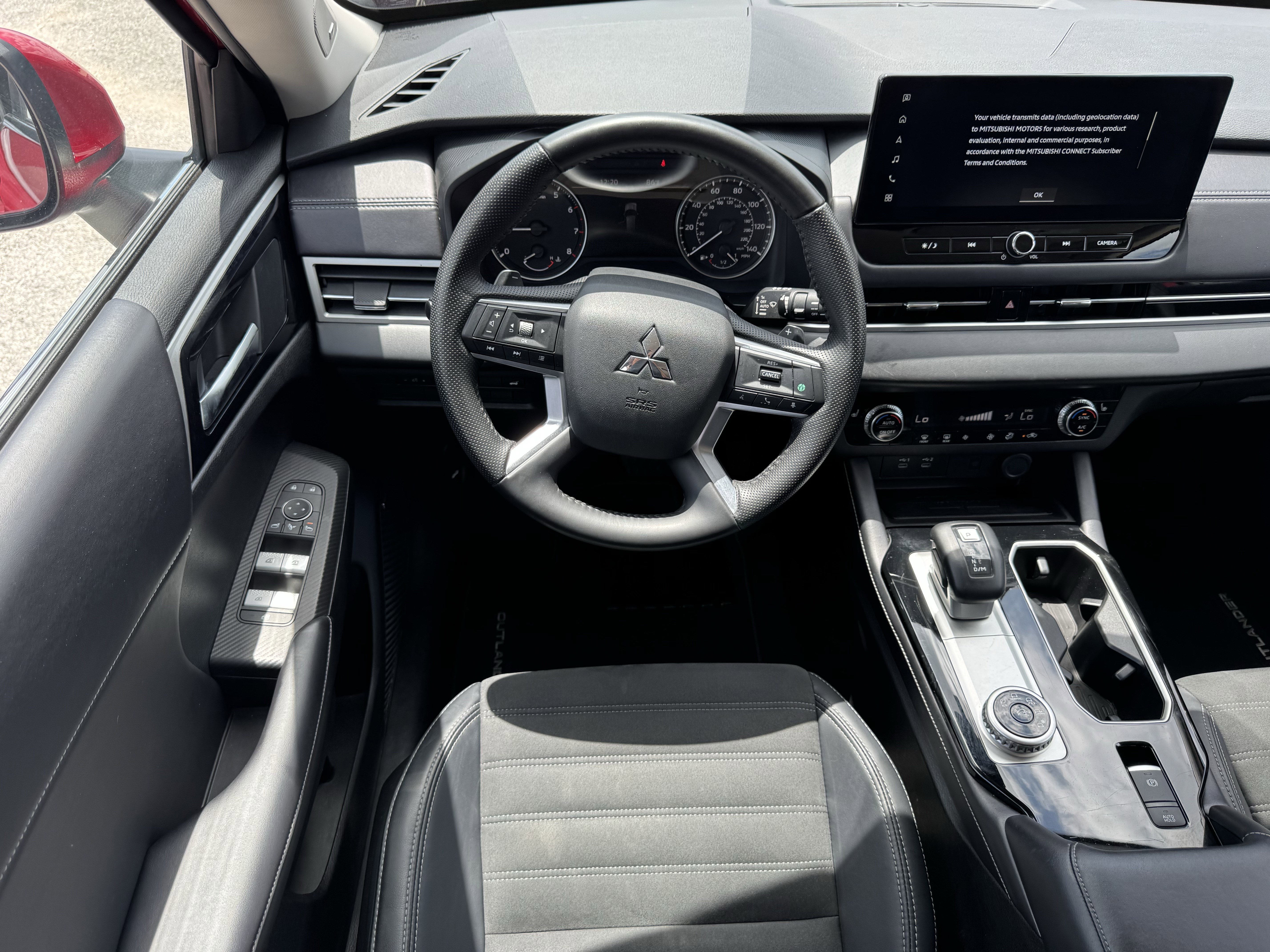 Used 2025 Mitsubishi Outlander SE FWD image 14