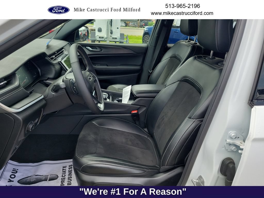 Used 2025 Jeep Grand Cherokee L Altitude AWD/4WD image 22