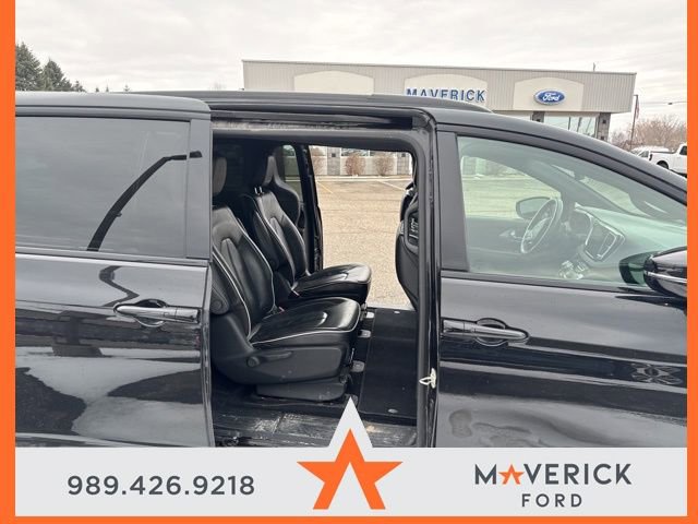 Used 2021 Chrysler Pacifica Limited w/ S Appearance Package image 5