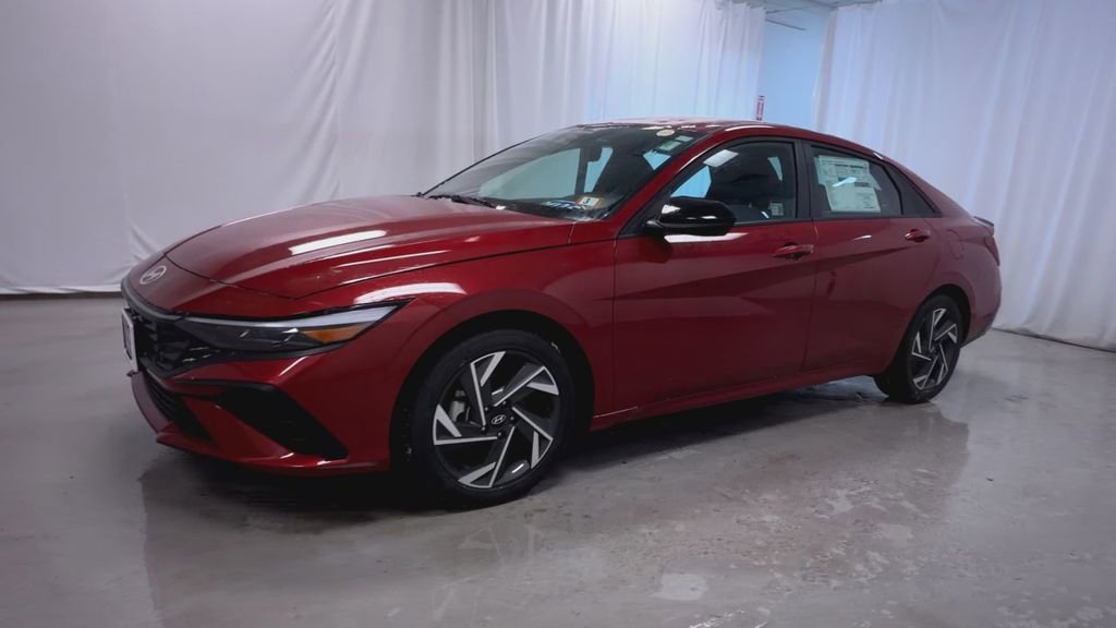 Used 2025 Hyundai Elantra Sport w/ Cargo Package image 4