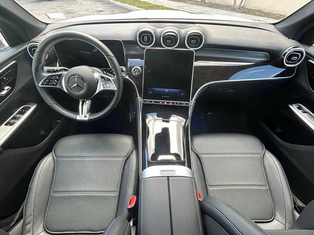 Used 2025 Mercedes-Benz GLC 300 4MATIC image 10