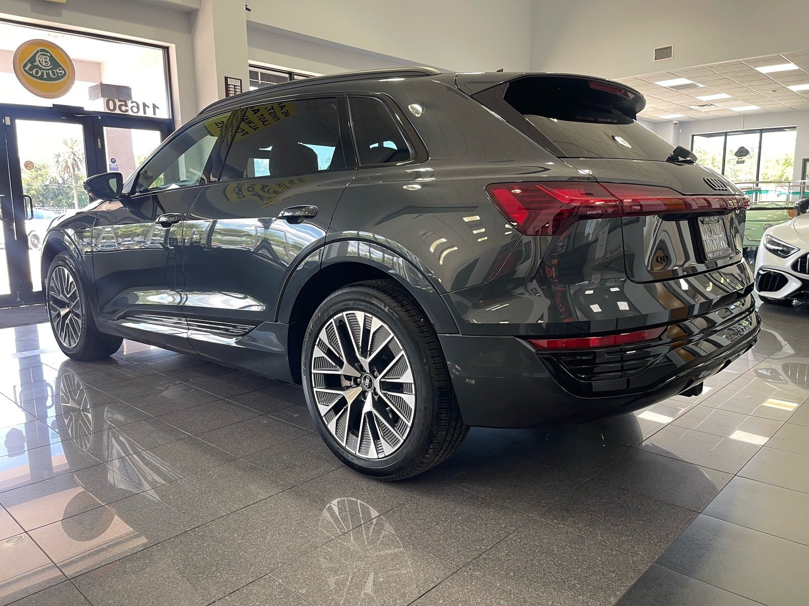 Used 2024 Audi Q8 e-tron Premium Plus w/ Premium Plus Package AWD/4WD image 3