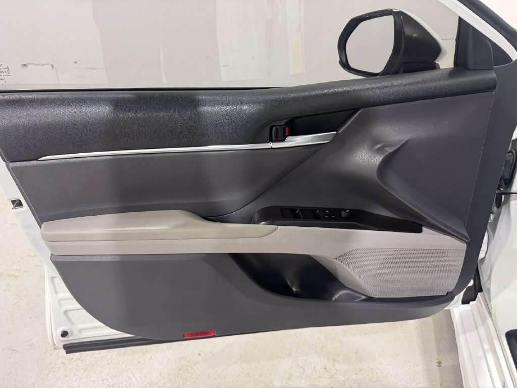 Used 2021 Toyota Camry SE FWD image 17
