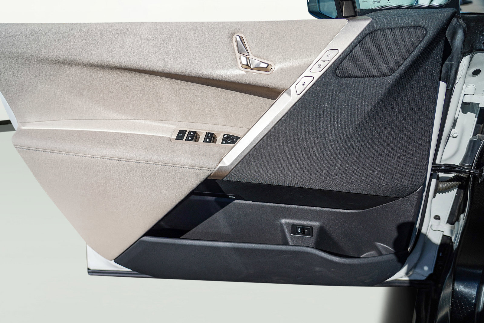 Used 2025 BMW iX xDrive50 image 58