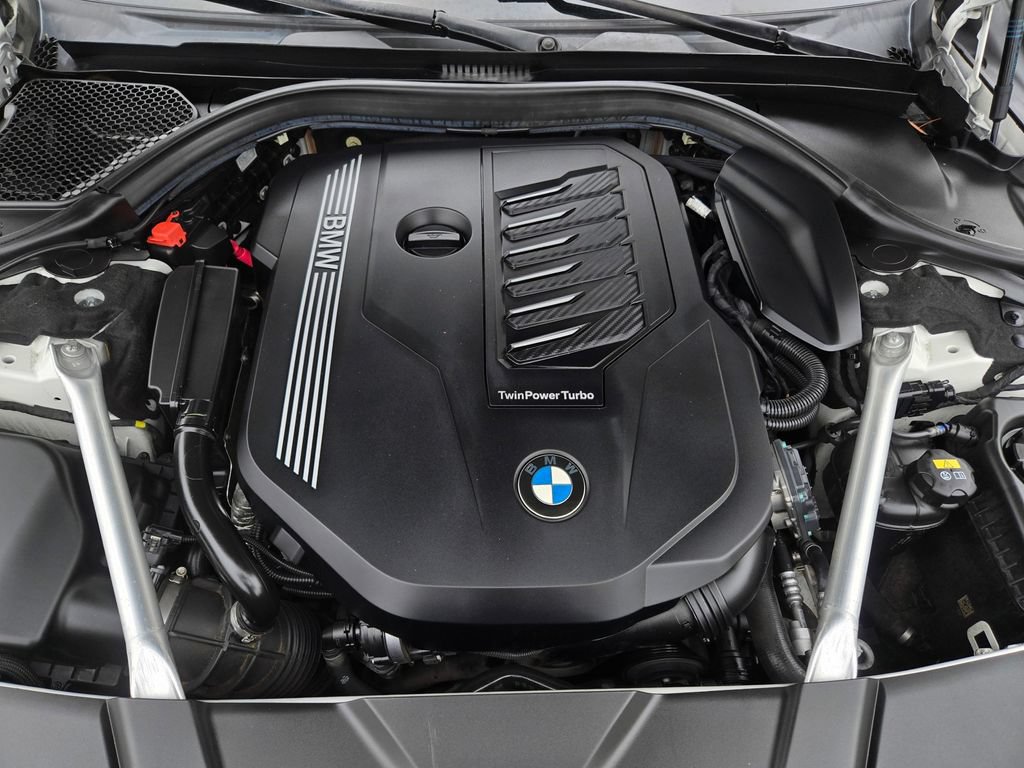 Used 2021 BMW 740i w/ M Sport Package RWD image 42