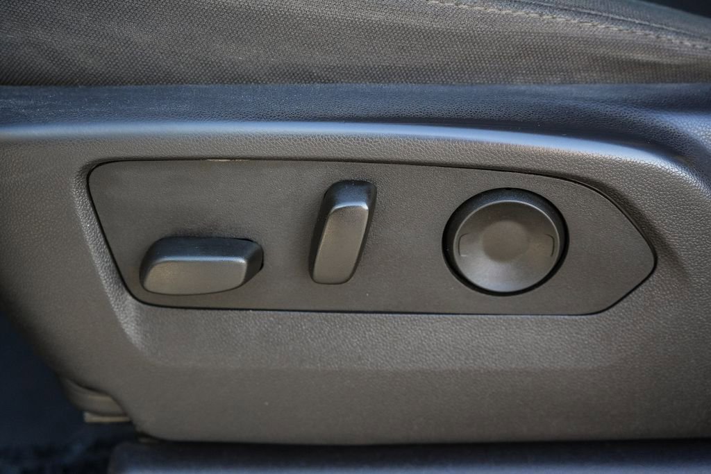 Used 2025 Chevrolet Silverado 2500 LT w/ Convenience Package image 21