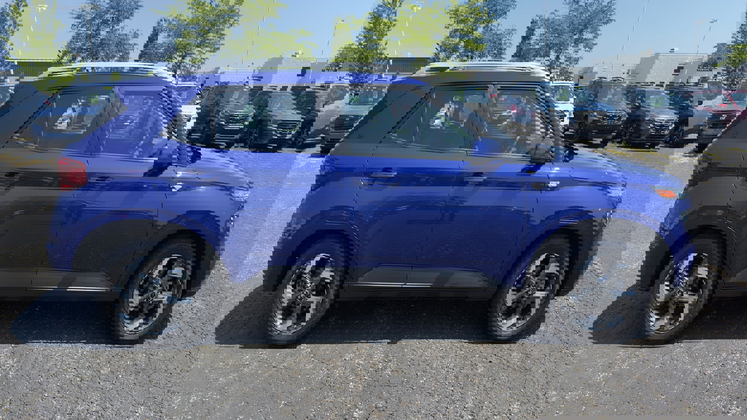 Used 2023 Hyundai Venue SEL w/ Cargo Package image 2