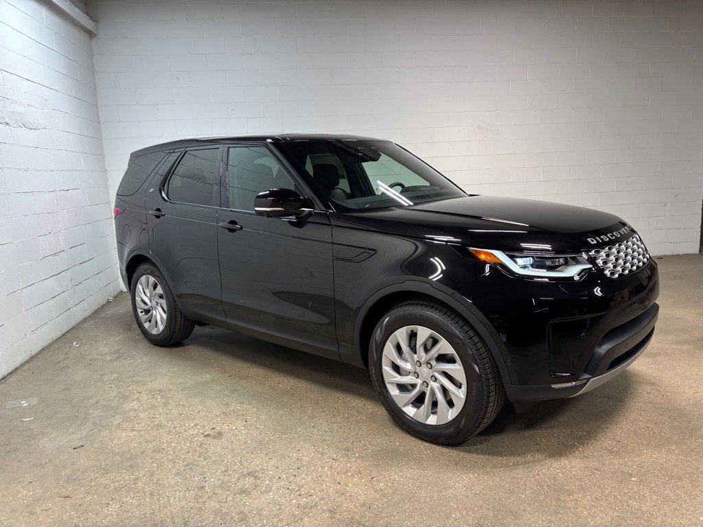 Used 2025 Land Rover Discovery S image 5