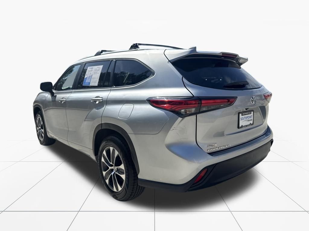 Used 2023 Toyota Highlander XLE image 6