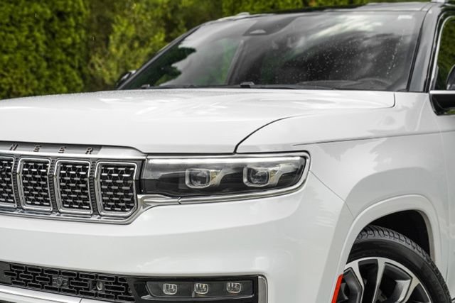 Used 2023 Jeep Grand Wagoneer Series III AWD/4WD image 4
