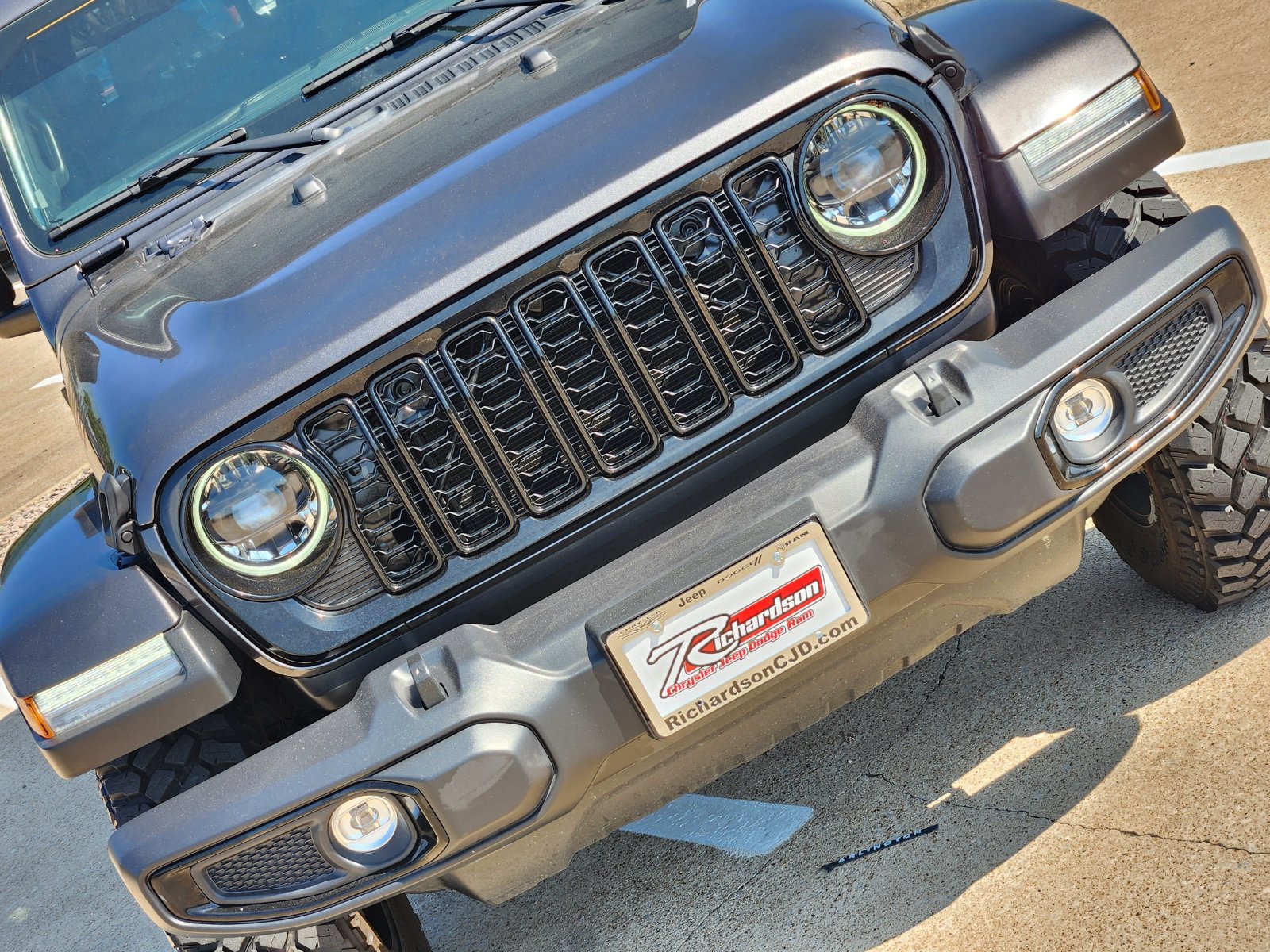 Used 2025 Jeep Gladiator Sport AWD/4WD image 14