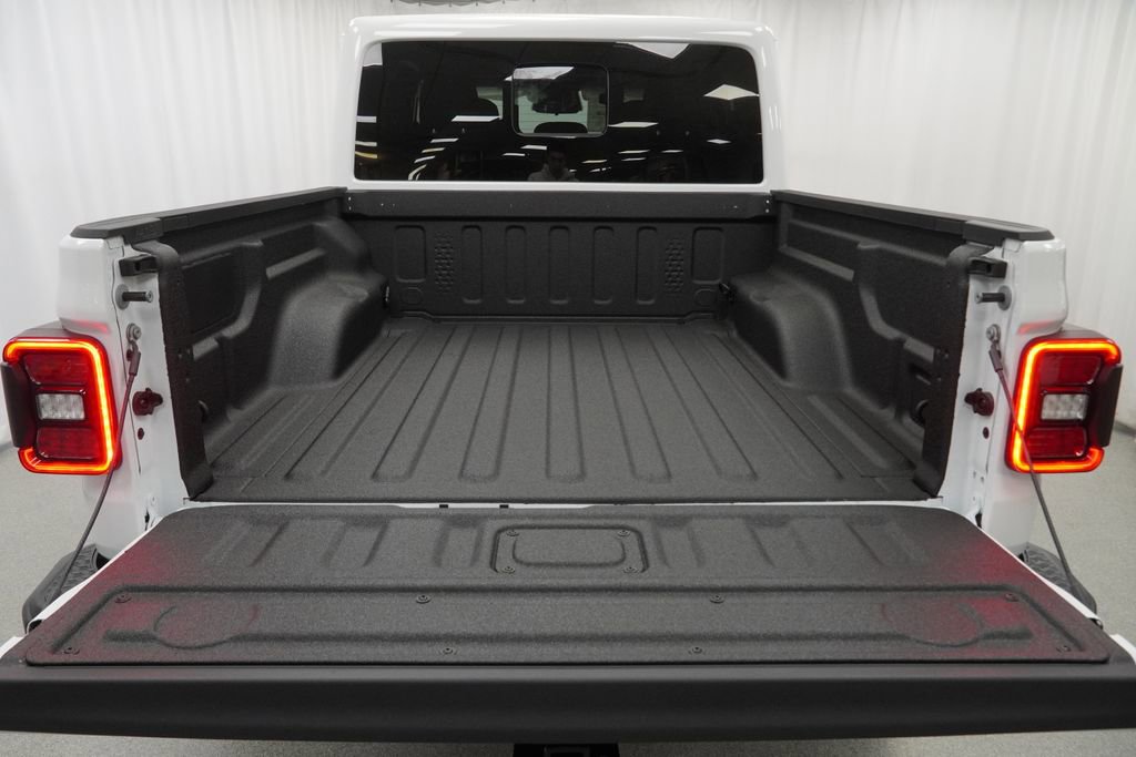 New 2026 Jeep Gladiator Mojave w/ Safety Group AWD/4WD image 32