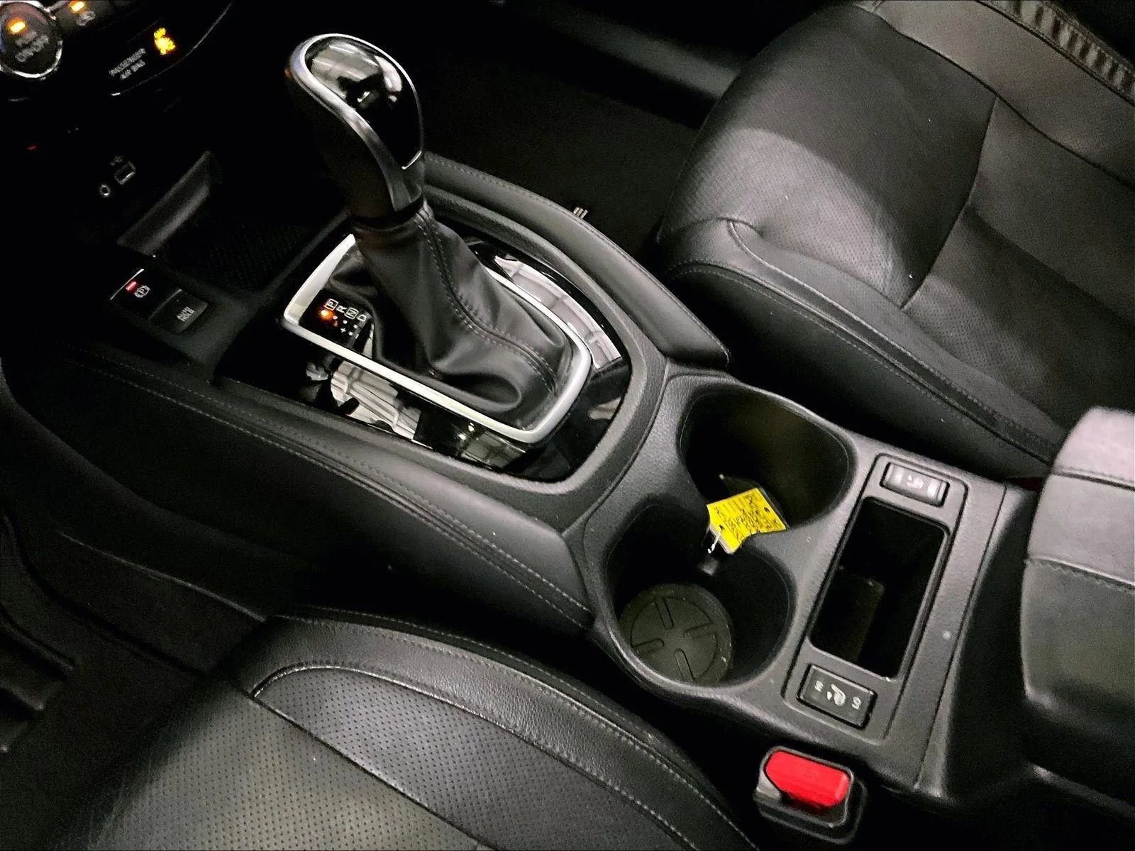 Used 2019 Nissan Rogue SL w/ Premium Package image 16