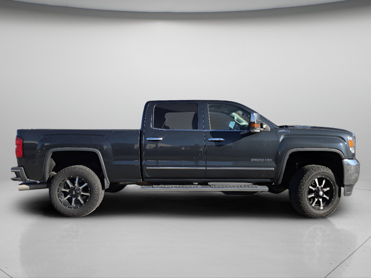 Used 2017 GMC Sierra 2500 SLT w/ Duramax Plus Package AWD/4WD image 24