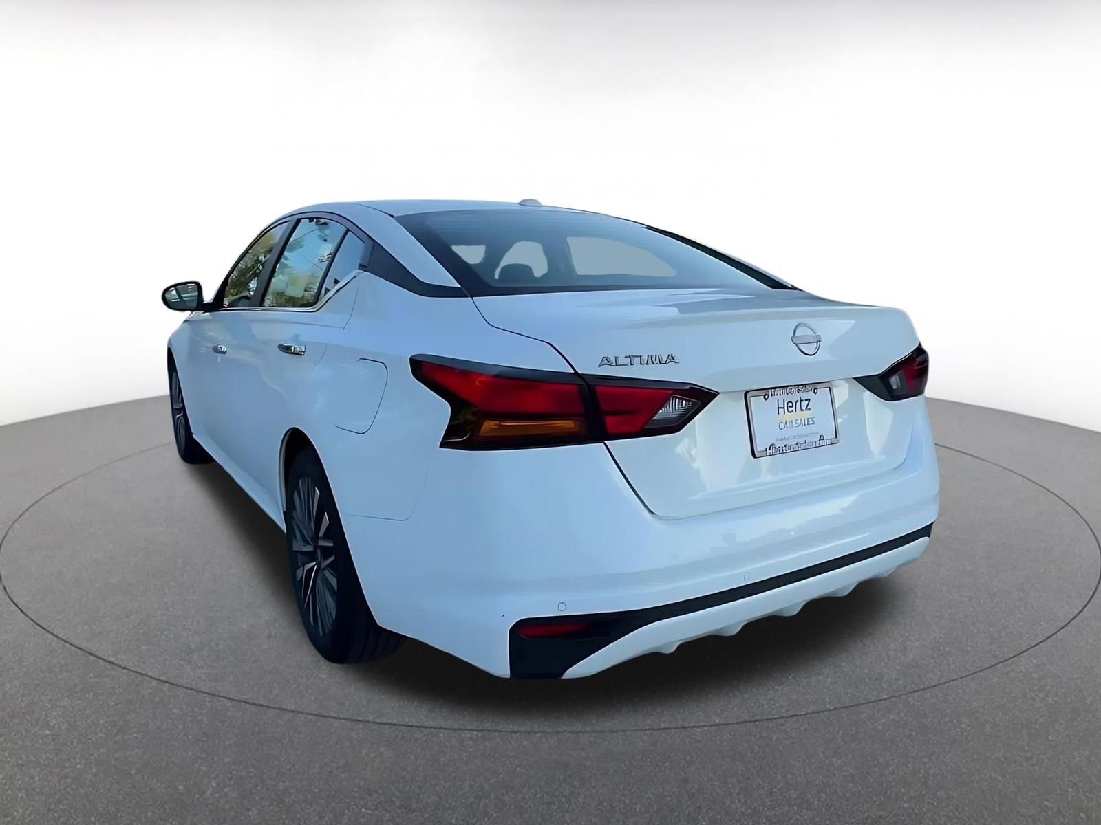 Used 2025 Nissan Altima 2.5 SV FWD image 11
