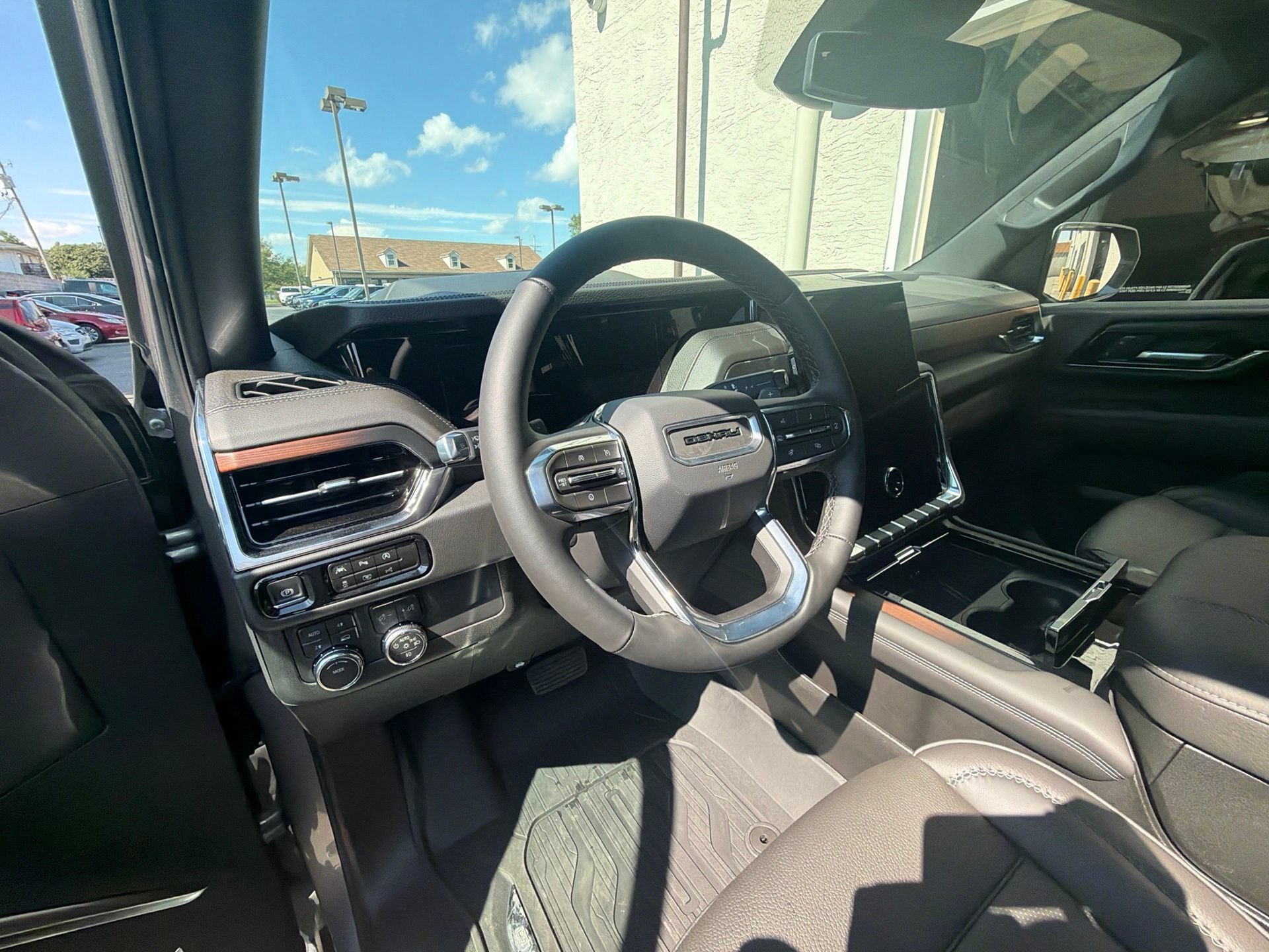 Used 2026 GMC Yukon XL Denali w/ Sun & Power Step Package AWD/4WD image 3