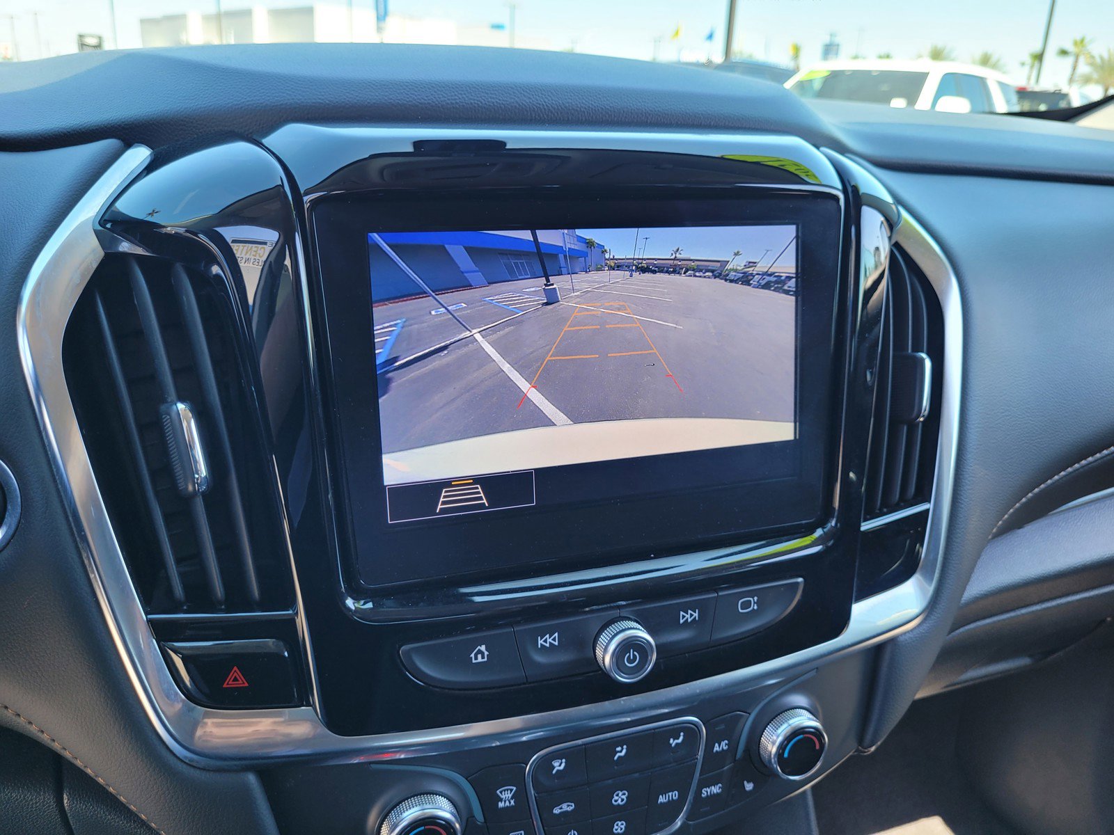 Used 2021 Chevrolet Traverse LT image 17
