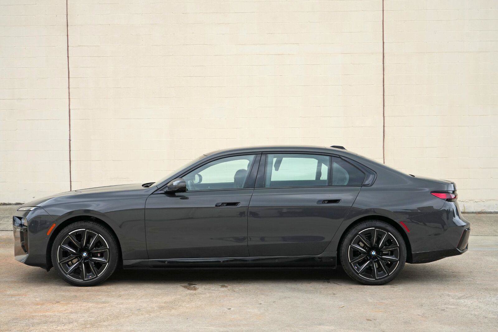 Used 2024 BMW i7 eDrive50 w/ M Sport Package RWD image 65