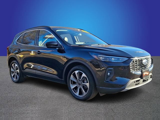 Used 2024 Ford Escape Platinum image 3