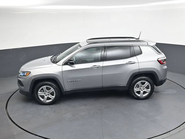 Used 2023 Jeep Compass Latitude w/ Sun and Sound Group AWD/4WD image 27