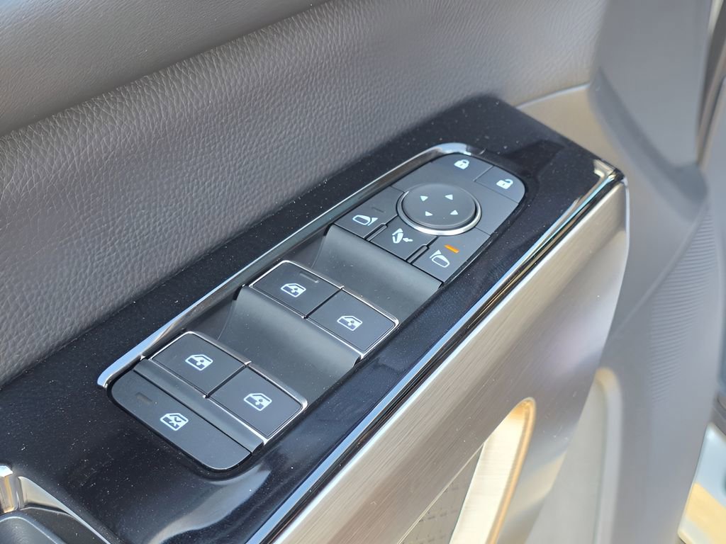 Used 2025 Nissan Pathfinder Platinum w/ Cargo Package image 18