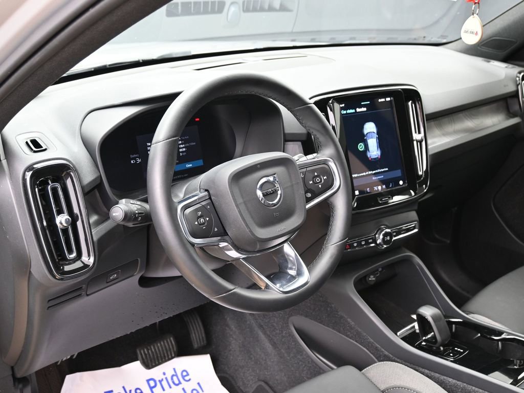 Used 2025 Volvo EX40 Core AWD/4WD image 18