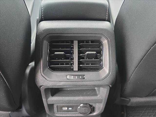 Used 2024 Volkswagen Tiguan SE w/ Panoramic Sunroof Package image 17
