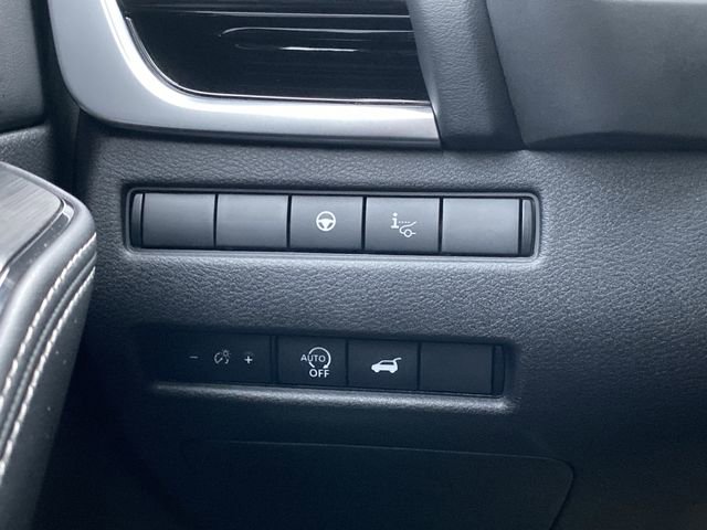 Used 2025 Nissan Rogue SL w/ SL Premium Package image 27