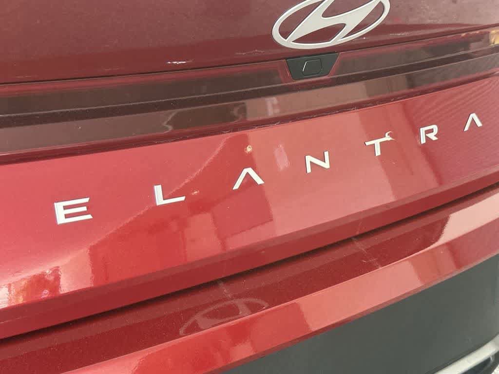 Used 2025 Hyundai Elantra Sport FWD image 11