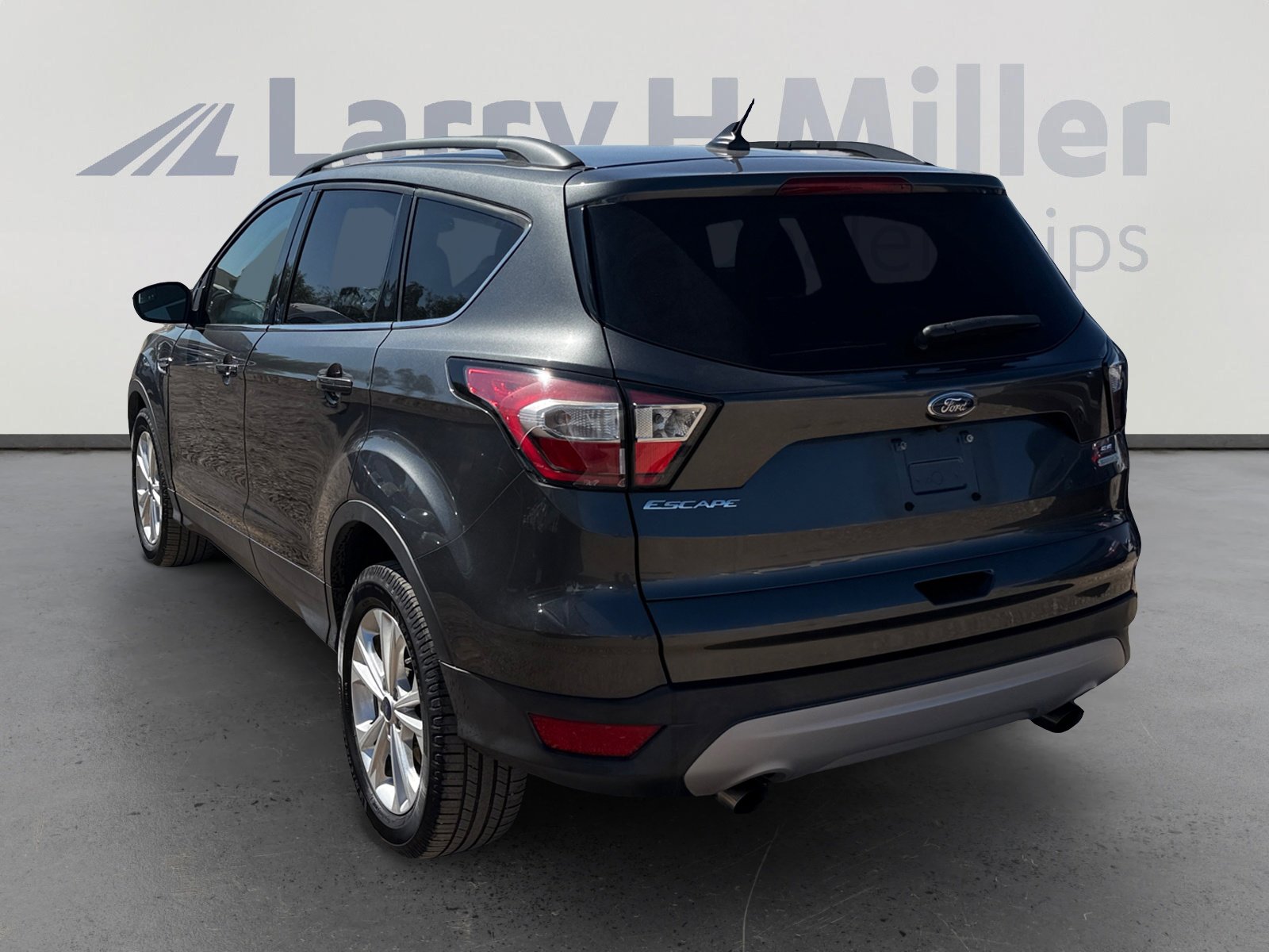 Used 2018 Ford Escape SE w/ SE Sync 3 Package image 3