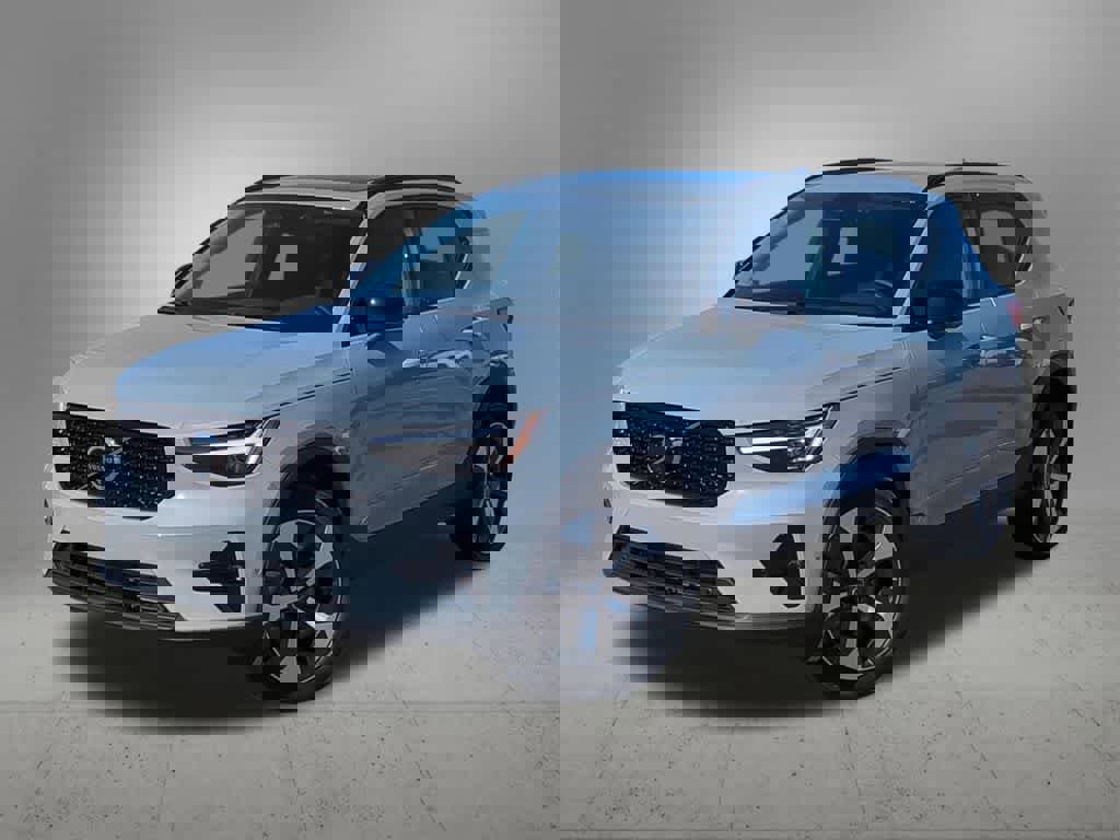 Used 2026 Volvo XC40 B5 Plus w/ Protection Package Premier image 1