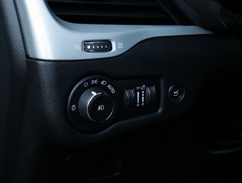 Used 2018 Jeep Cherokee Trailhawk w/ Comfort/Convenience Group image 10