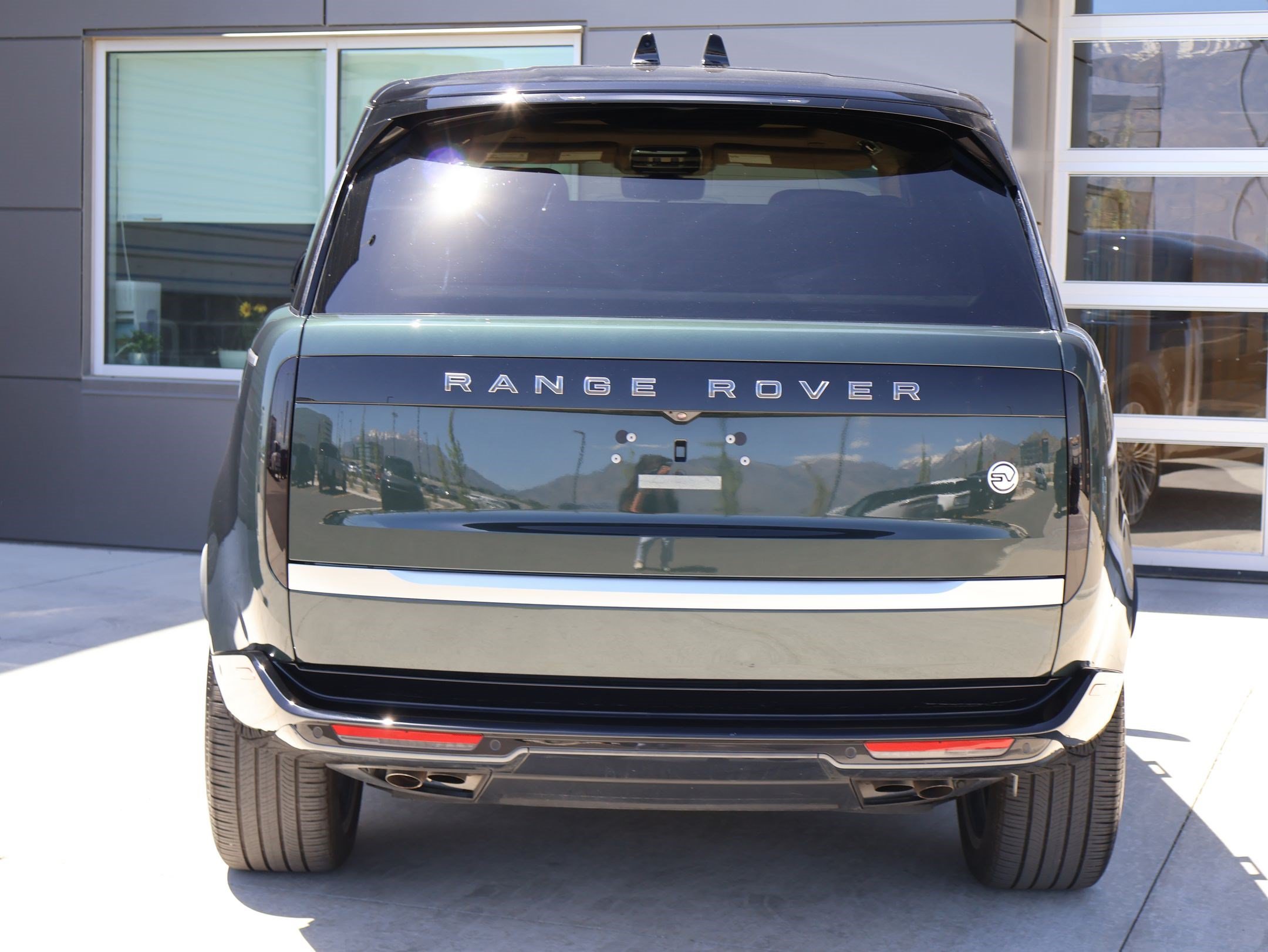 Certified 2025 Land Rover Range Rover SV AWD/4WD image 9