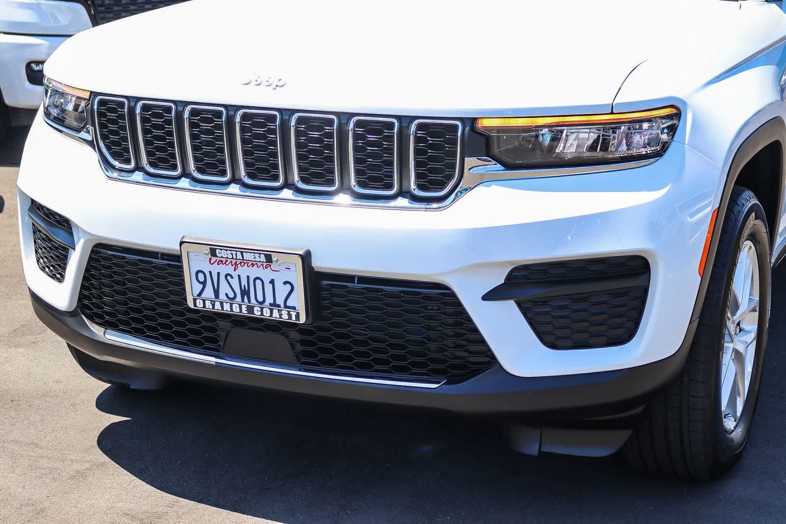 Used 2025 Jeep Grand Cherokee Laredo X RWD image 9